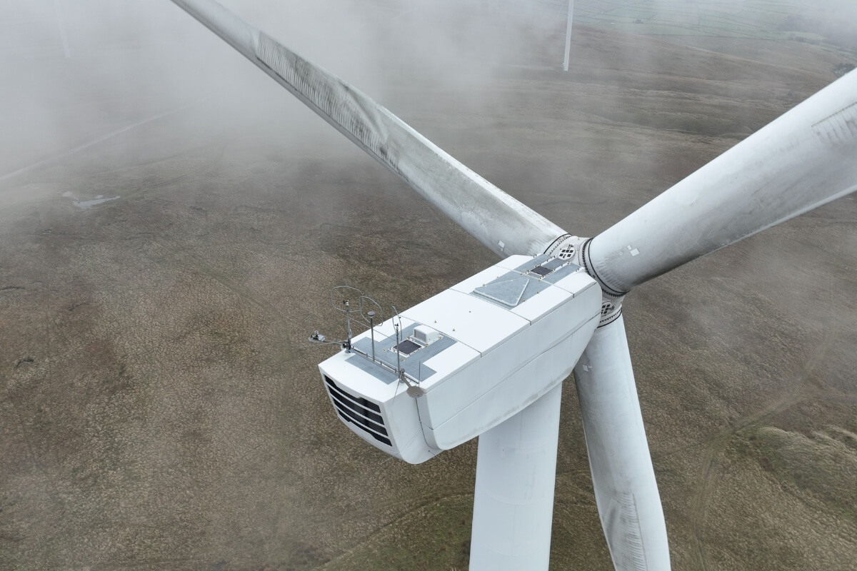 Wind turbine cooling system